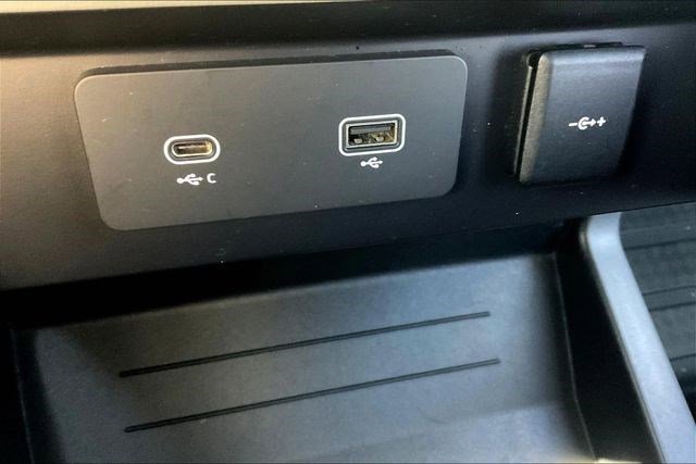 Used 2022 Land Rover Defender 90 X-Dynamic S image 36