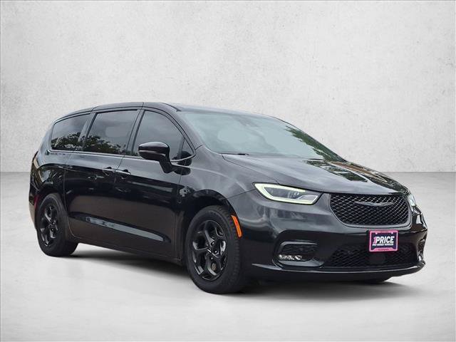 Used 2023 Chrysler Pacifica Limited w/ S Appearance Package FWD image 3