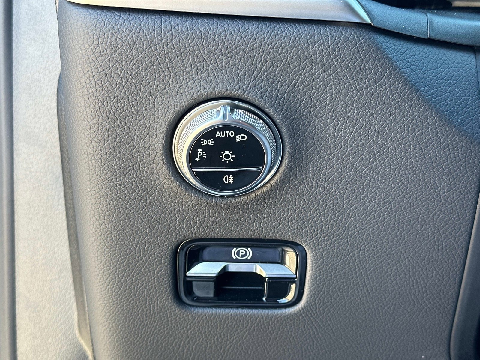 Used 2026 Mercedes-Benz GLC 300 image 28