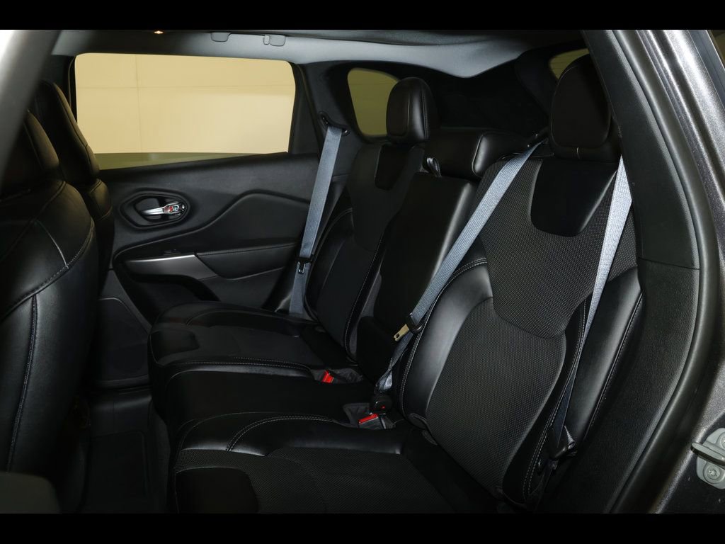 Used 2022 Jeep Cherokee Latitude Lux w/ Sun & Sound Group image 30