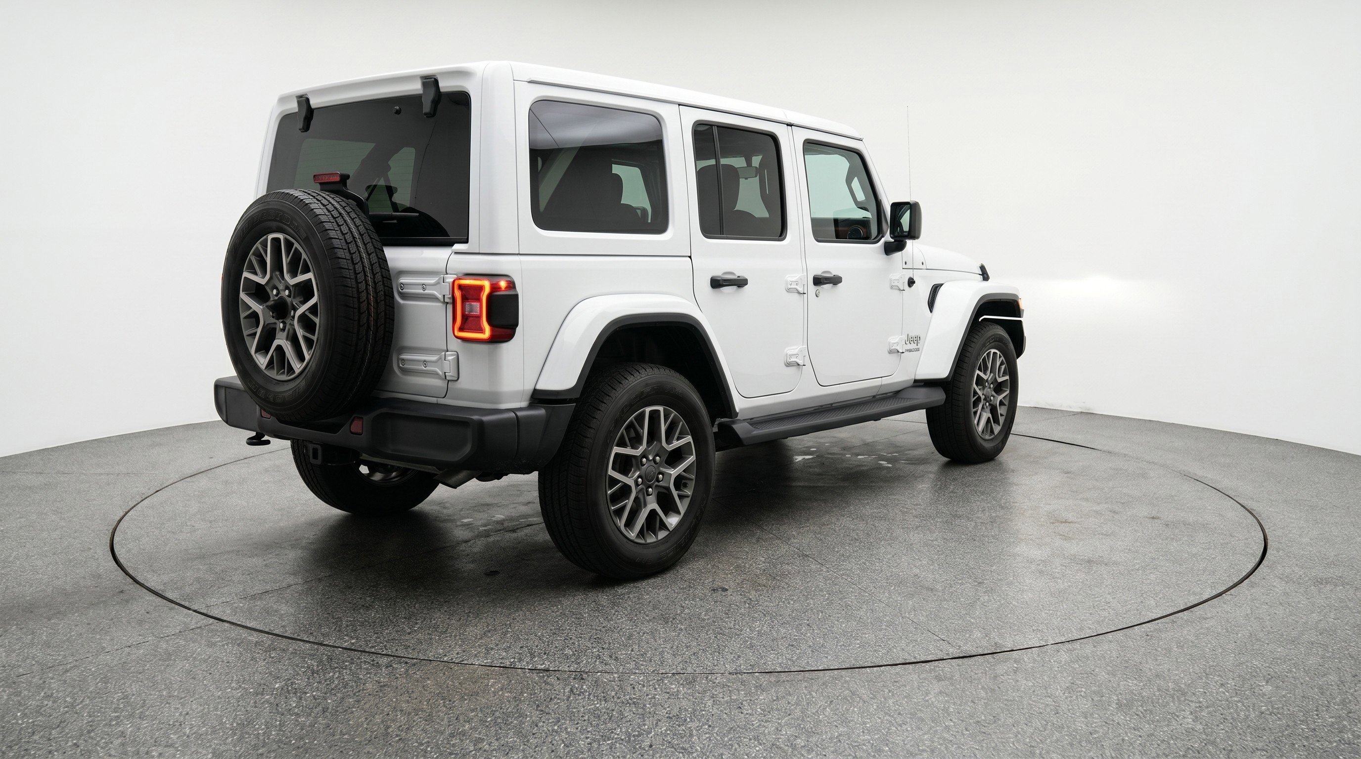 Used 2025 Jeep Wrangler Sahara image 9