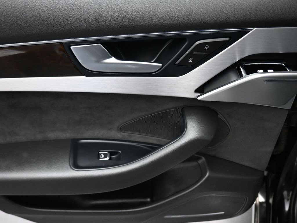 Used 2015 Audi A8 4.0T w/ Premium Package image 34