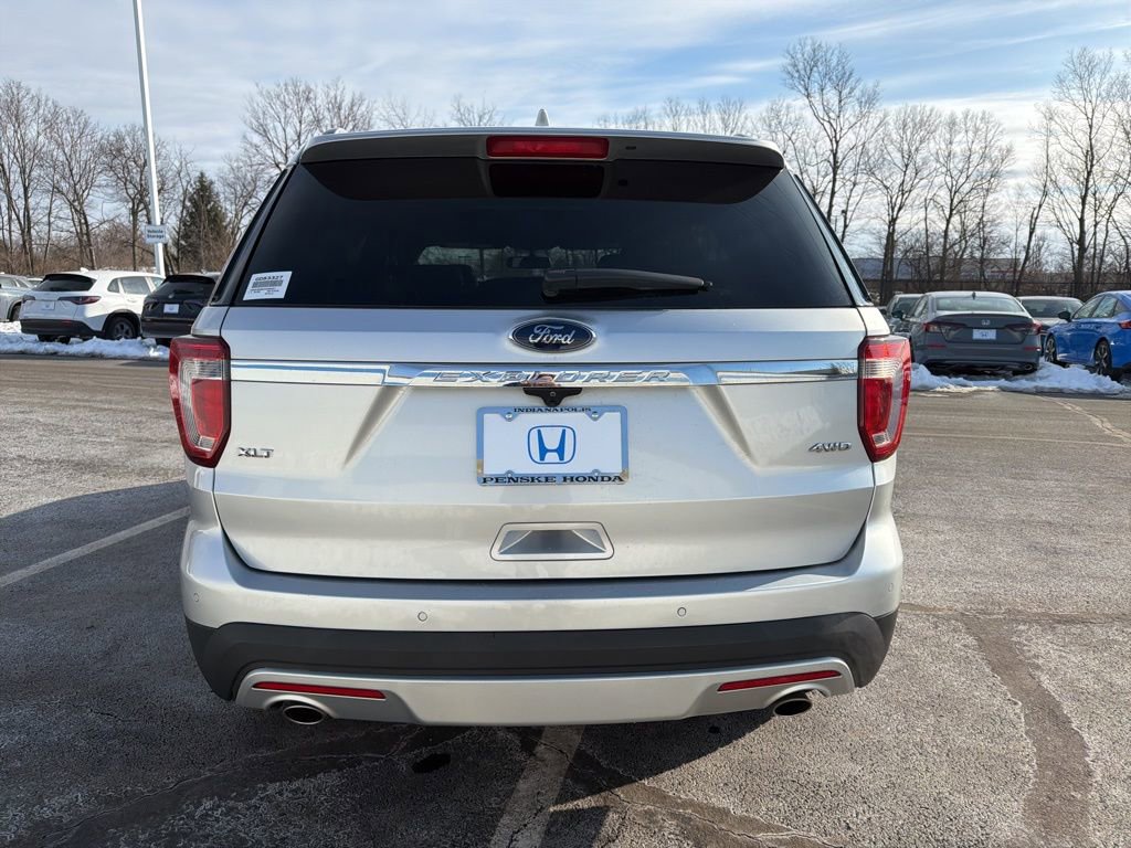 Used 2017 Ford Explorer XLT w/ Equipment Group 202A image 4