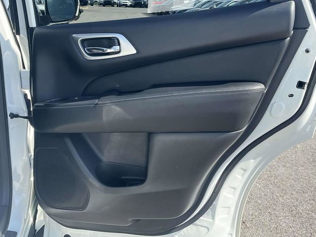 Used 2018 Nissan Pathfinder SV image 22