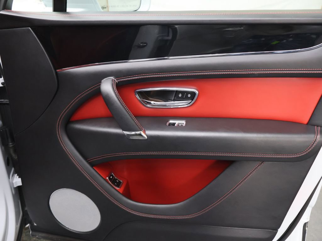 Used 2019 Bentley Bentayga image 13