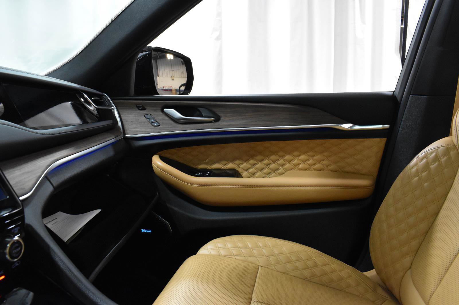 Used 2023 Jeep Grand Cherokee L Summit w/ Advanced Protech Group IV image 24