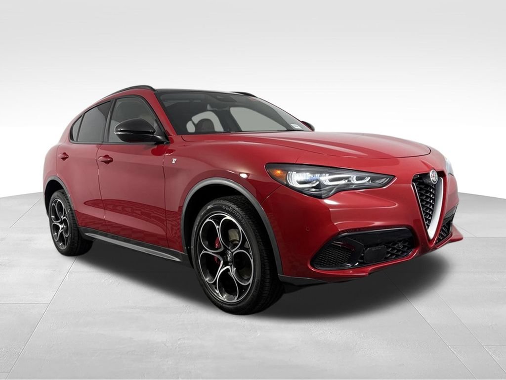Used 2024 Alfa Romeo Stelvio Ti AWD/4WD image 5
