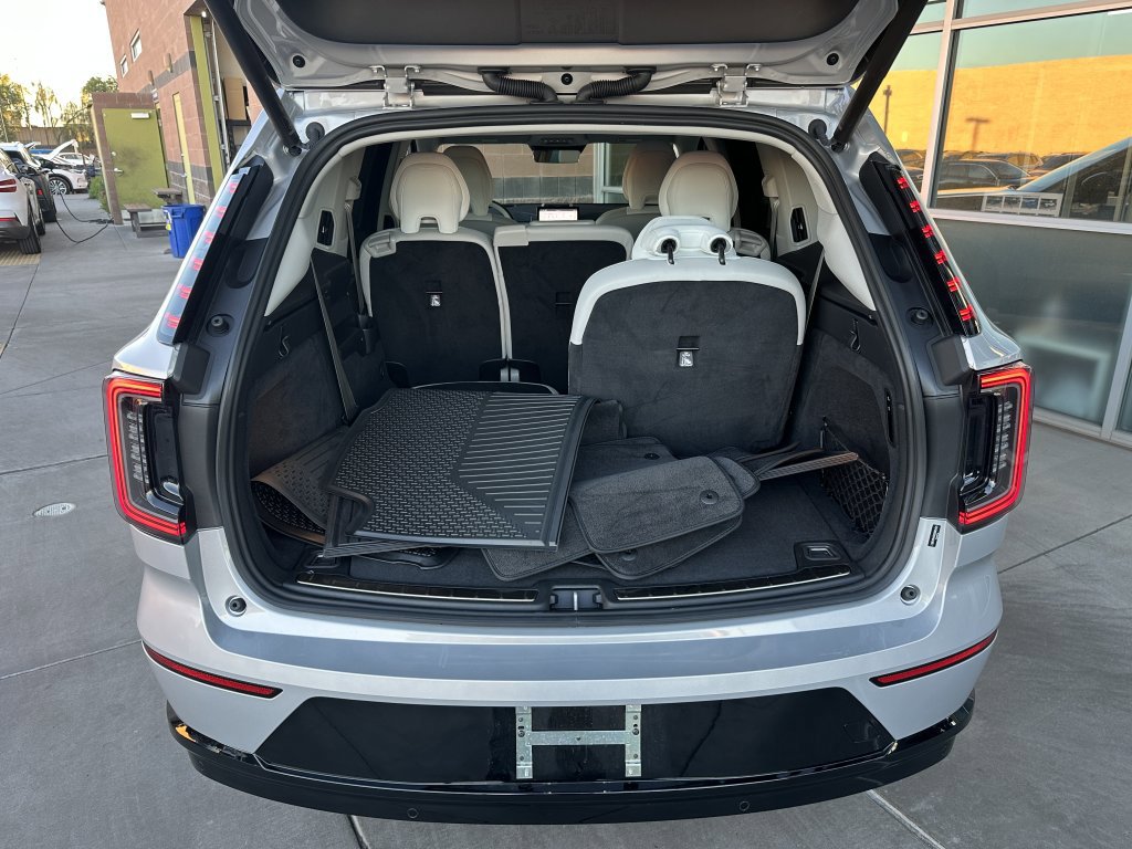 Used 2025 Volvo EX90 Plus image 34