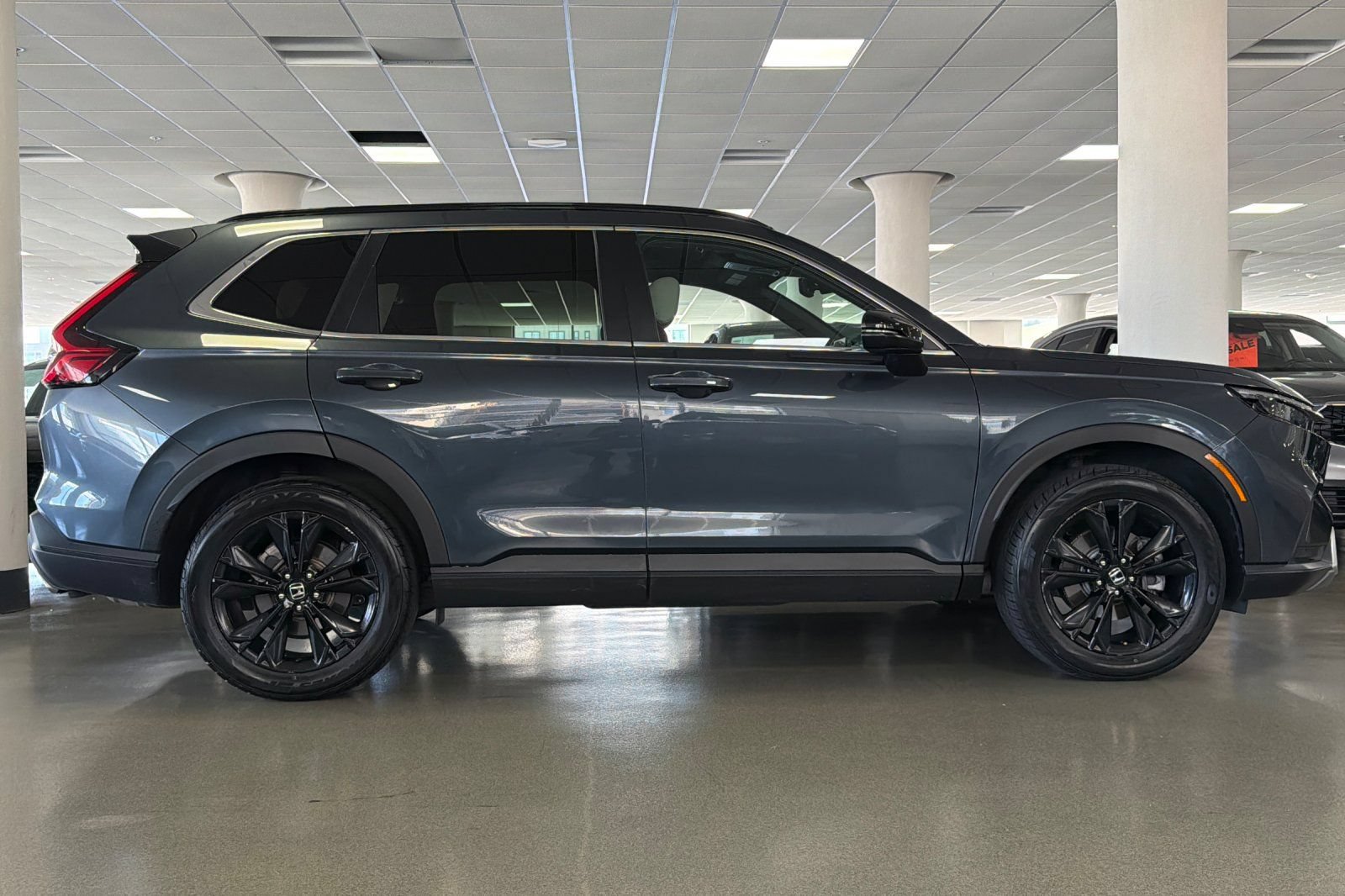 Used 2023 Honda CR-V Sport Touring image 3