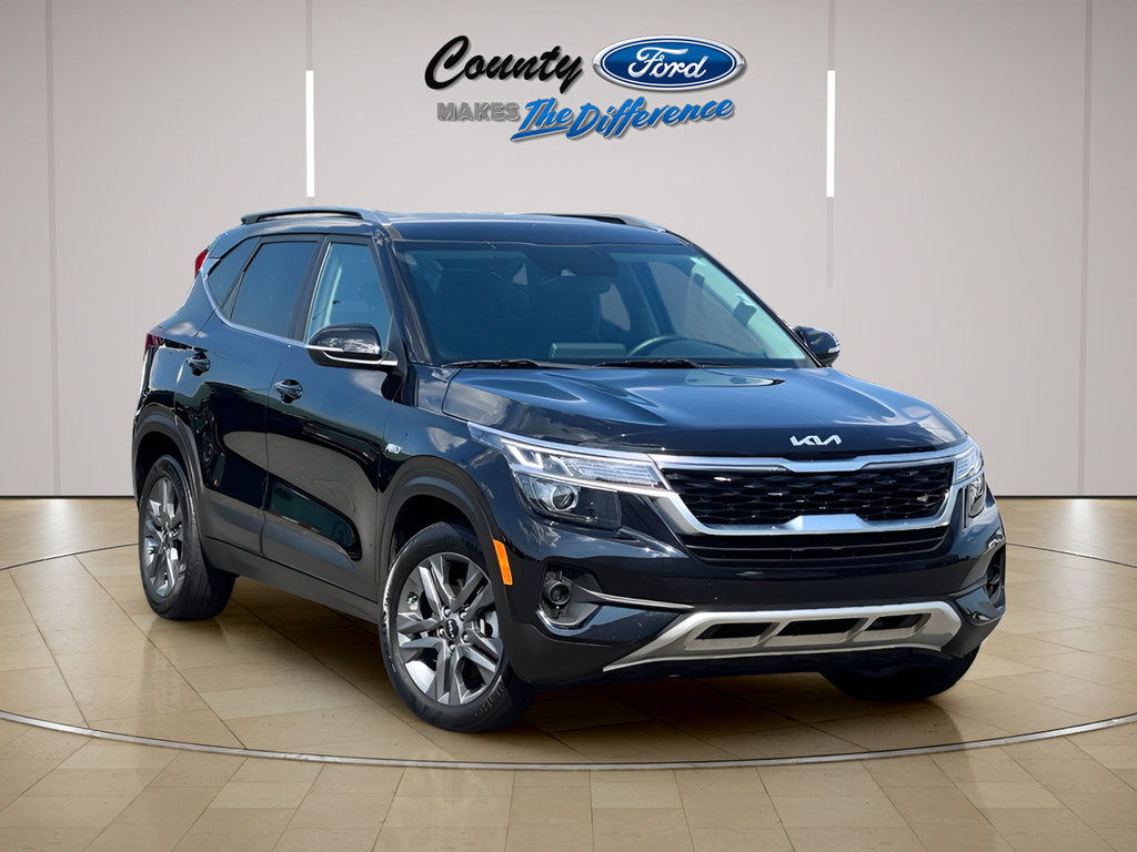 Used 2023 Kia Seltos S AWD/4WD image 1