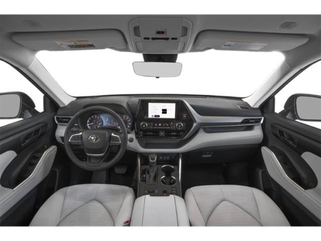 Used 2025 Toyota Highlander LE FWD image 4