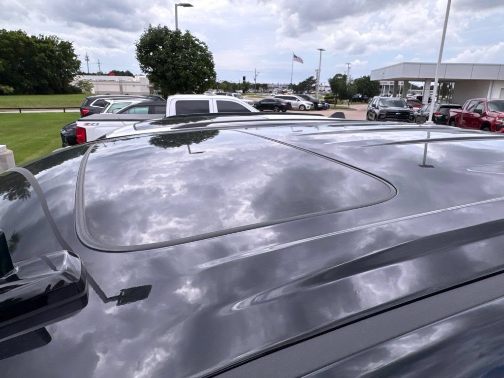Used 2025 Chevrolet Silverado 1500 High Country w/ High Country Premium Package AWD/4WD image 23