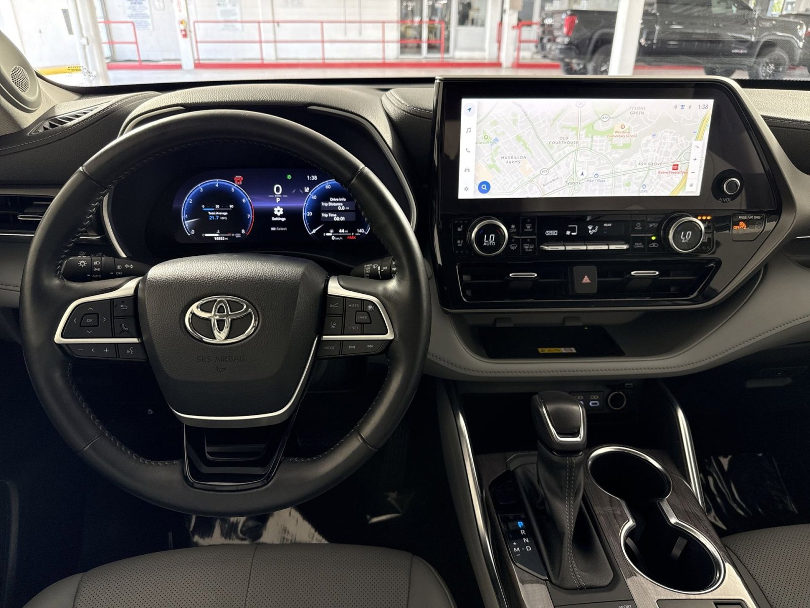 Used 2023 Toyota Highlander Limited AWD/4WD image 16