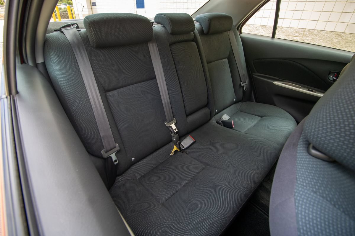 Used 2010 Toyota Yaris Sedan FWD image 17
