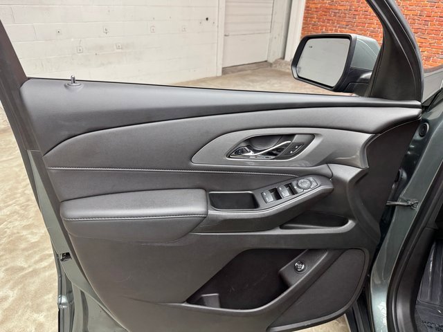 Used 2022 Chevrolet Traverse LT image 10
