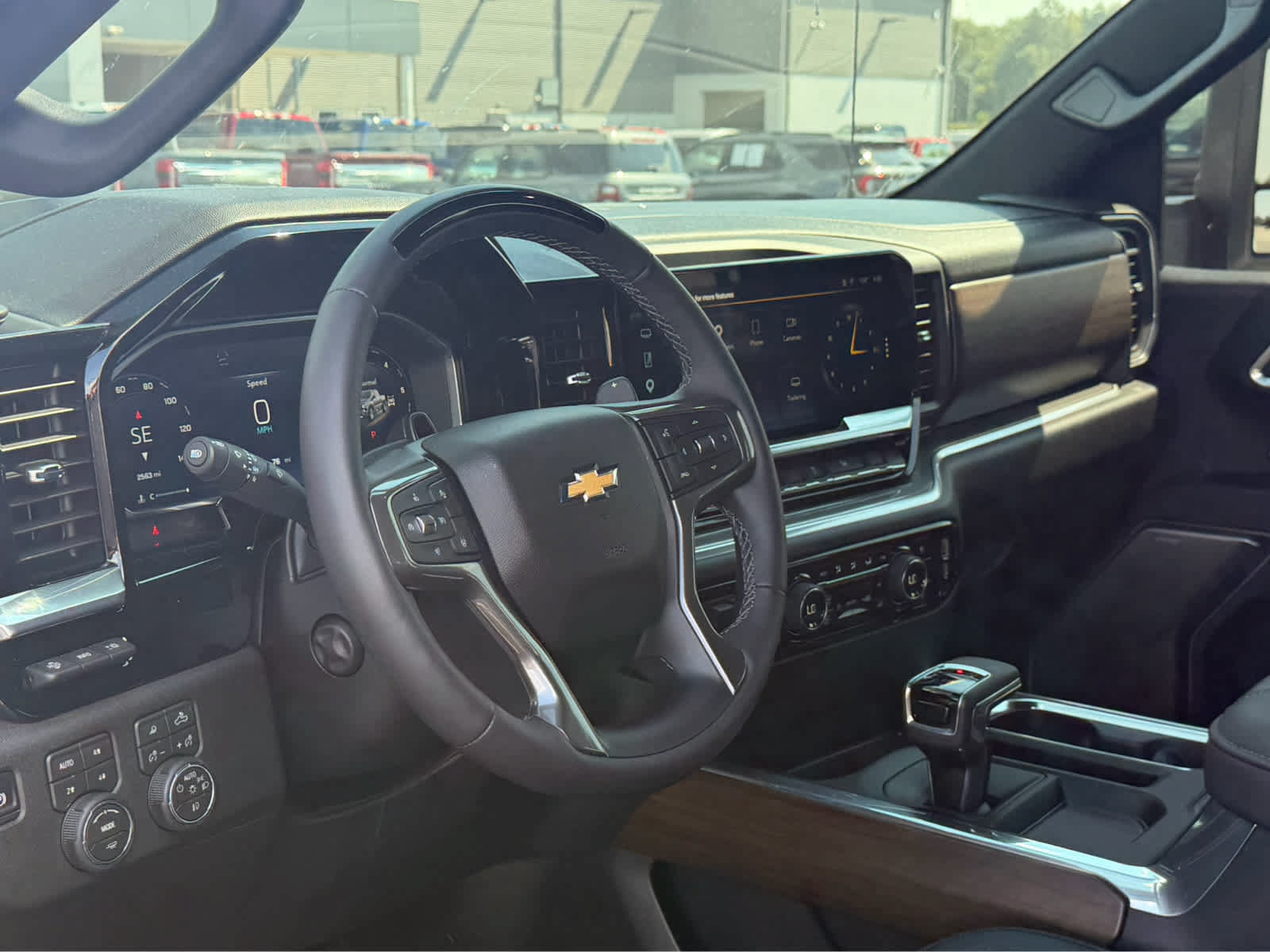 Used 2026 Chevrolet Silverado 1500 High Country w/ Technology Package AWD/4WD image 12