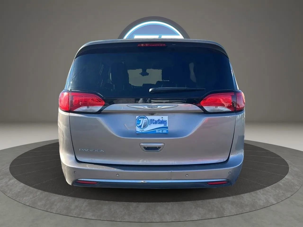 Used 2017 Chrysler Pacifica Touring-L image 8