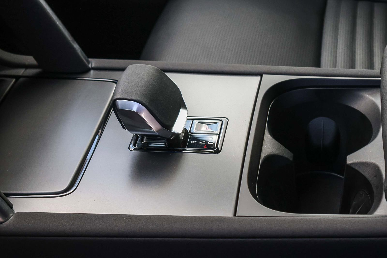 Used 2025 Land Rover Discovery Sport S image 30