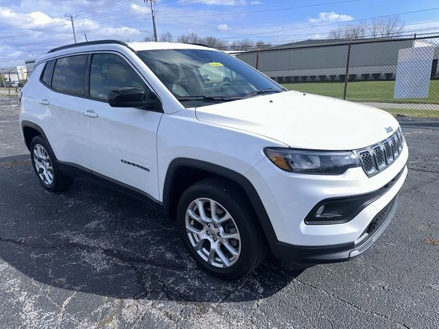 Used 2023 Jeep Compass Latitude image 11