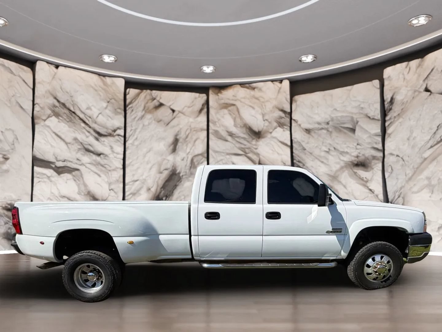 Used 2004 Chevrolet Silverado 3500 4x4 Crew Cab w/ Heavy-Duty Power Package image 4