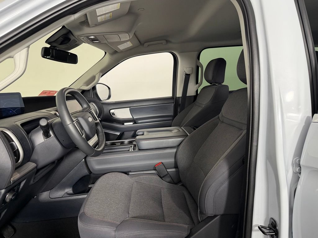 Used 2025 Ford Expedition Active AWD/4WD image 18