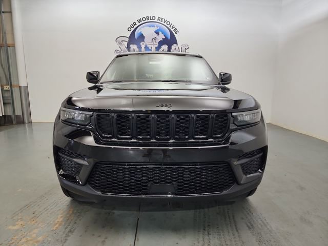 New 2025 Jeep Grand Cherokee Altitude image 11