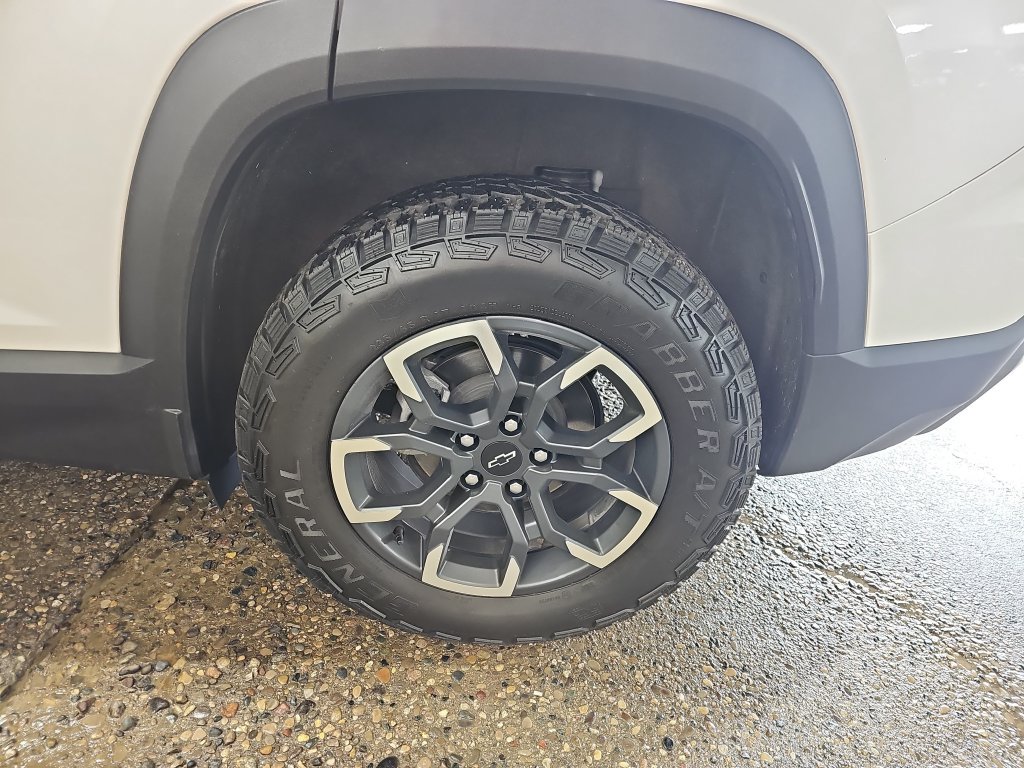 Certified 2025 Chevrolet Equinox ACTIV w/ Safety and Technology Package AWD/4WD image 39