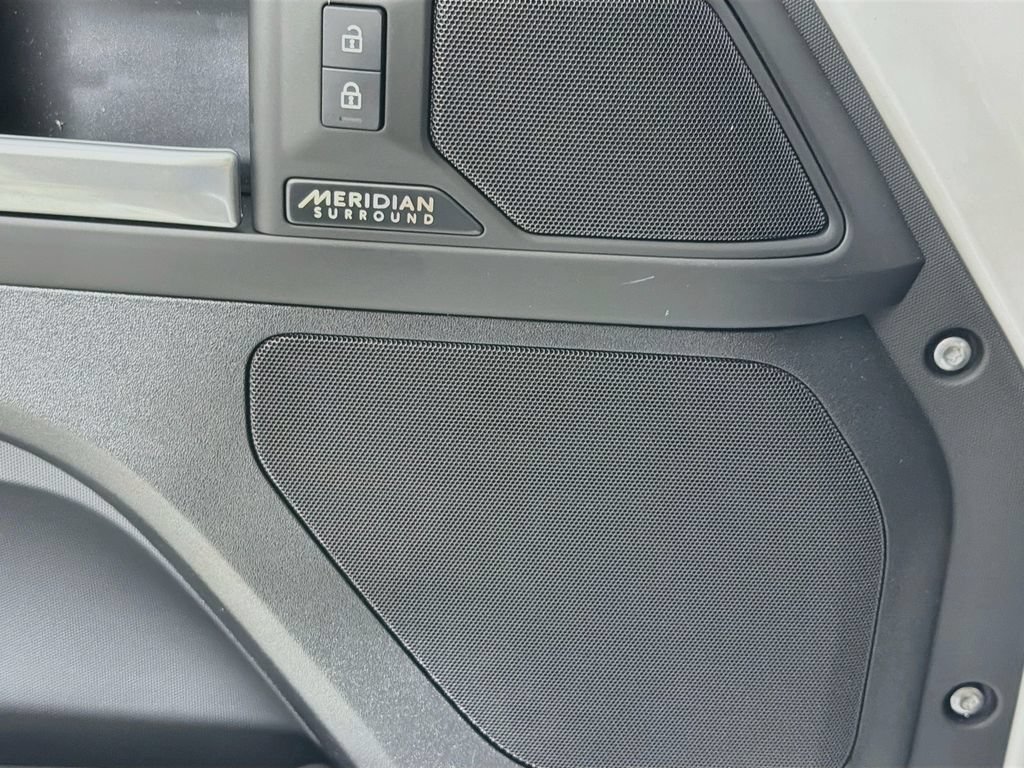 New 2026 Land Rover Defender 130 X-Dynamic SE AWD/4WD image 19
