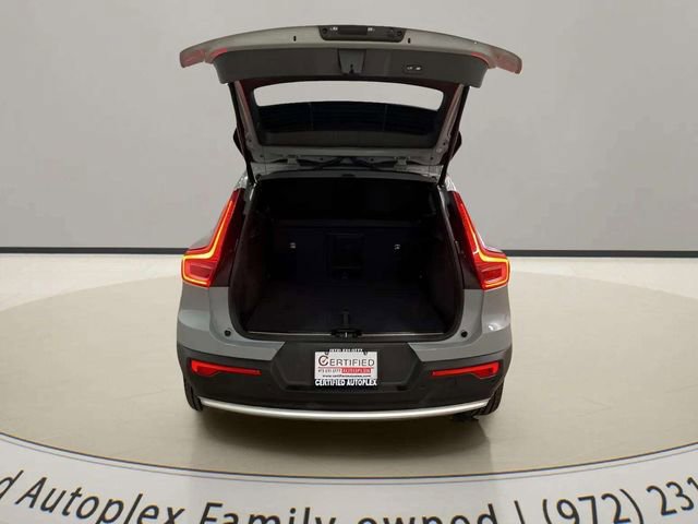 Used 2025 Volvo XC40 B5 Plus AWD/4WD image 19