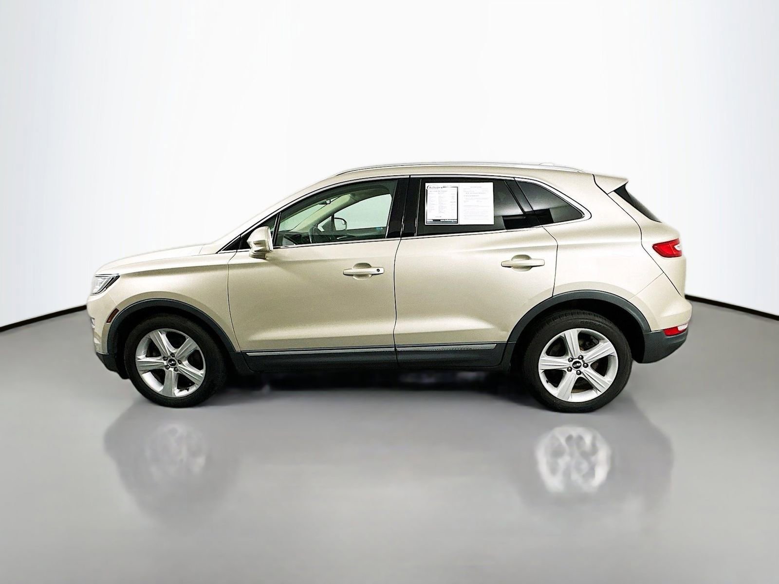Used 2017 Lincoln MKC Premiere FWD image 4