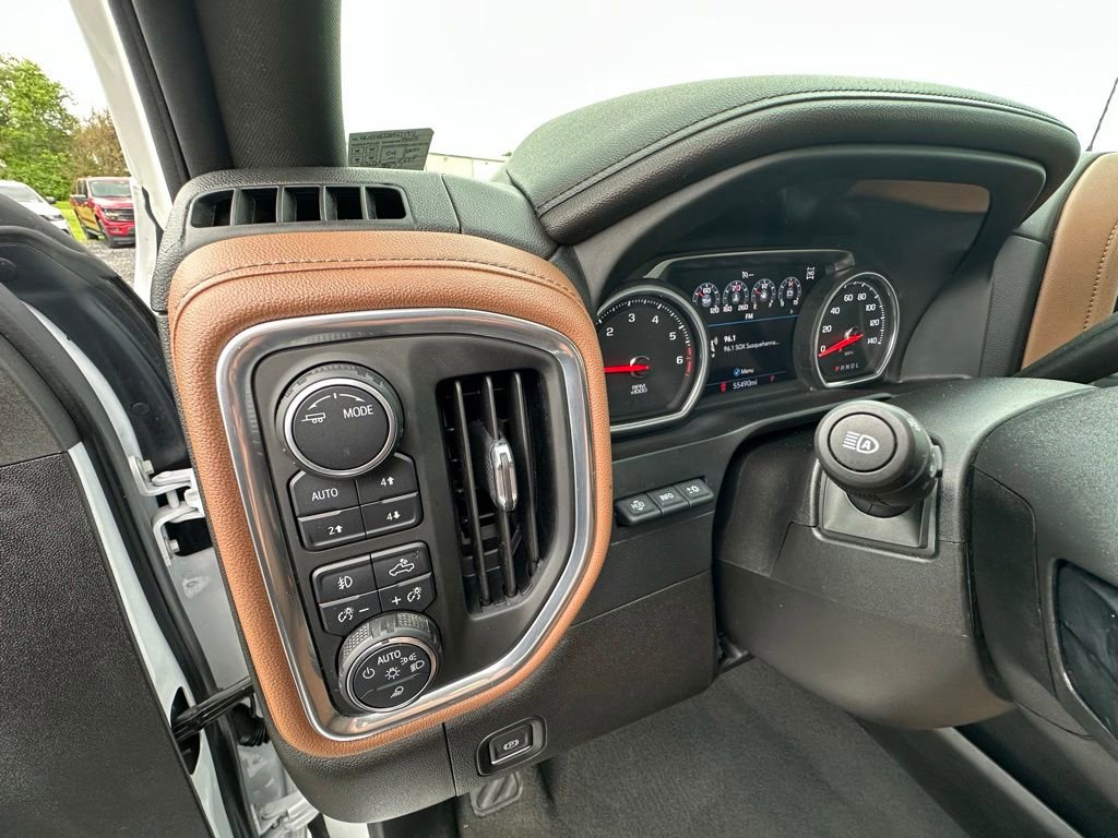 Used 2022 Chevrolet Silverado 3500 High Country AWD/4WD image 4
