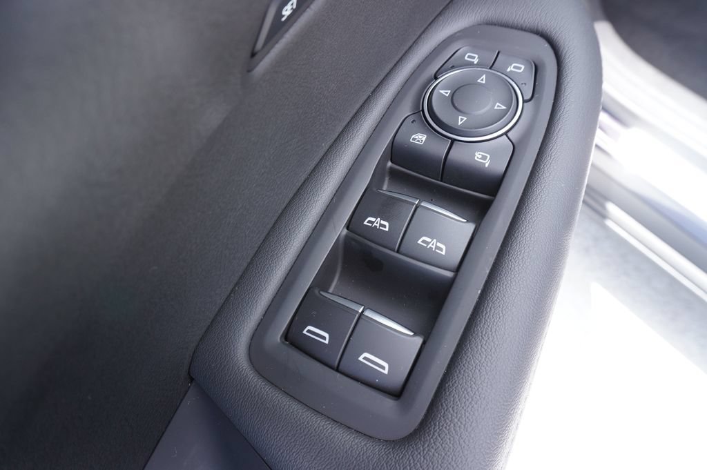 Certified 2025 Cadillac XT6 Luxury FWD image 17