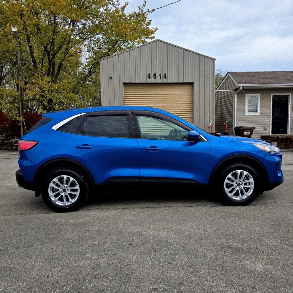 Used 2020 Ford Escape SE image 32