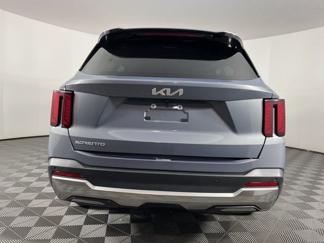 Used 2024 Kia Sorento S image 8