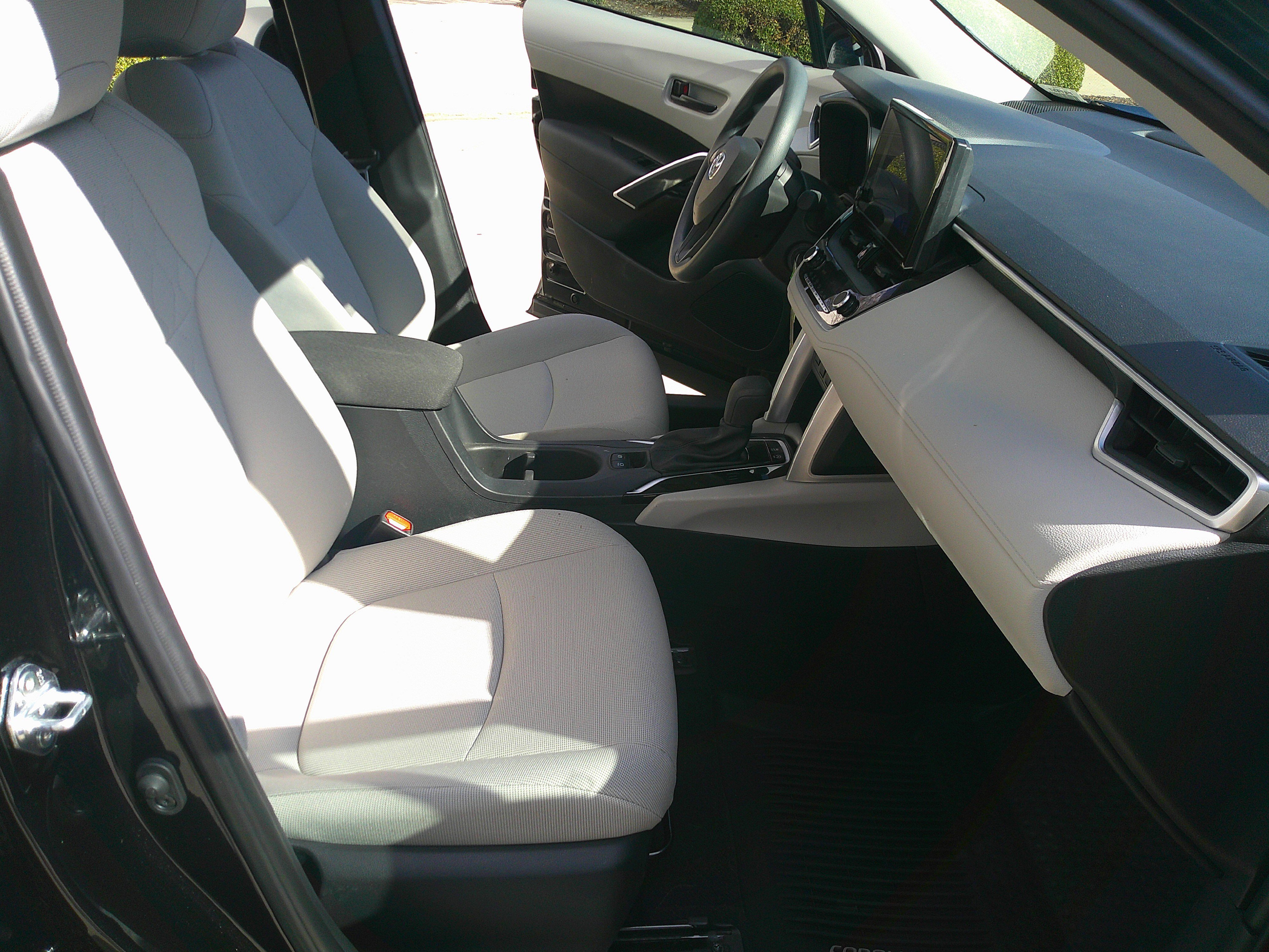 Used 2023 Toyota Corolla Cross L image 33