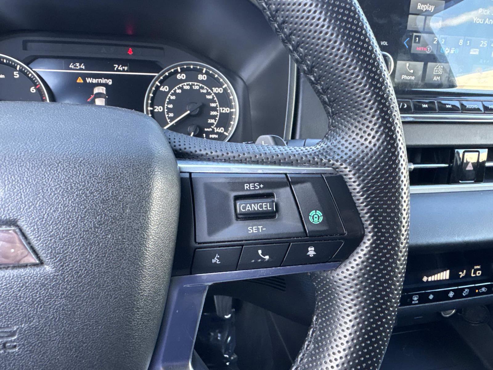 Used 2024 Mitsubishi Outlander AWD image 22