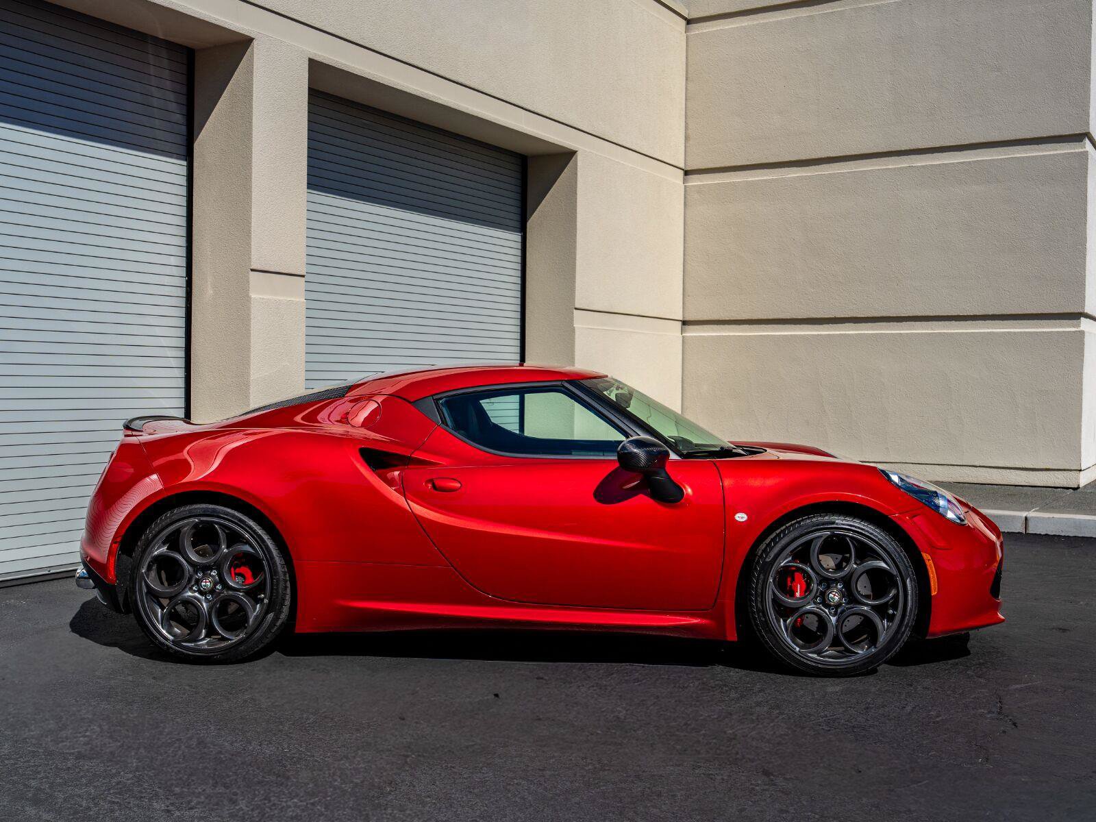 Used 2015 Alfa Romeo 4C Launch Edition w/ Convenience Group RWD image 4