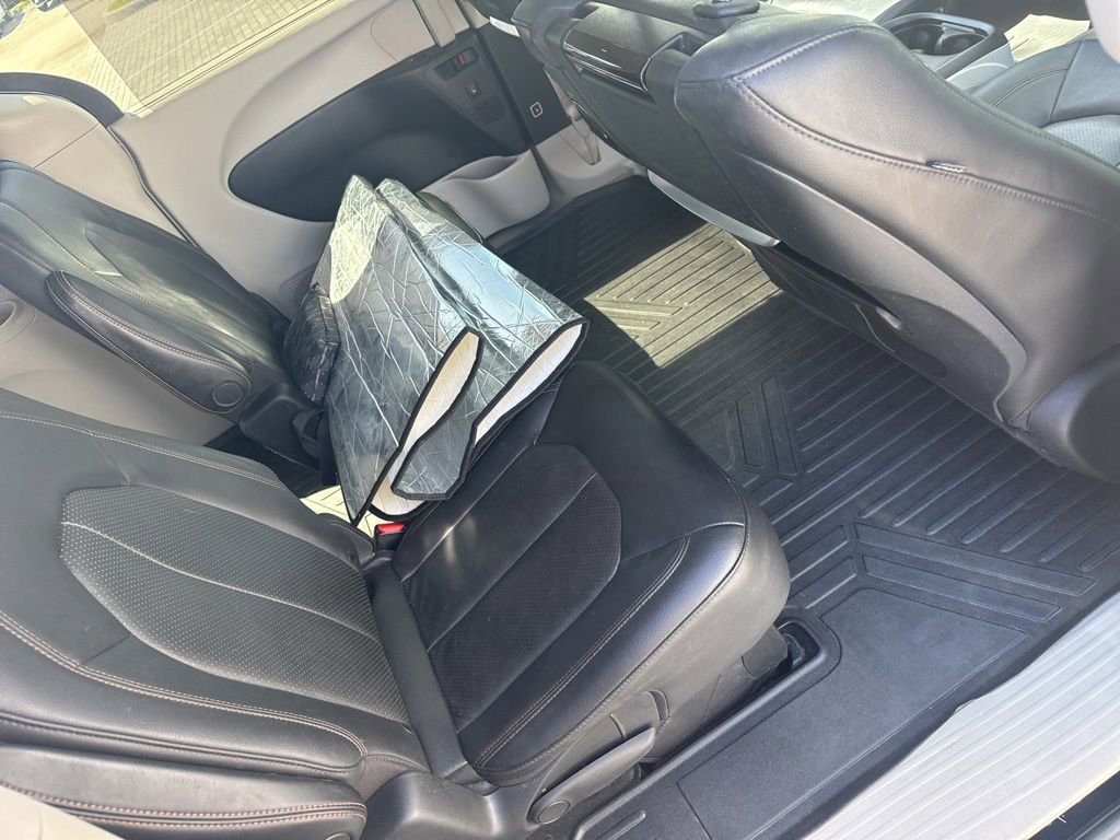Used 2020 Chrysler Pacifica Touring-L Plus image 4