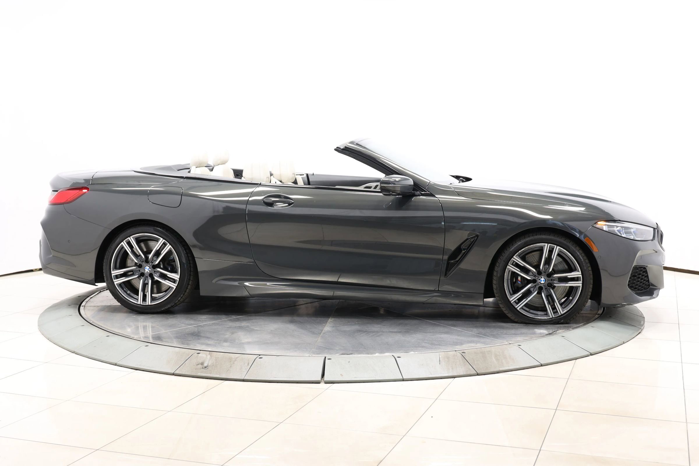 Used 2022 BMW M850i xDrive Convertible AWD/4WD image 58