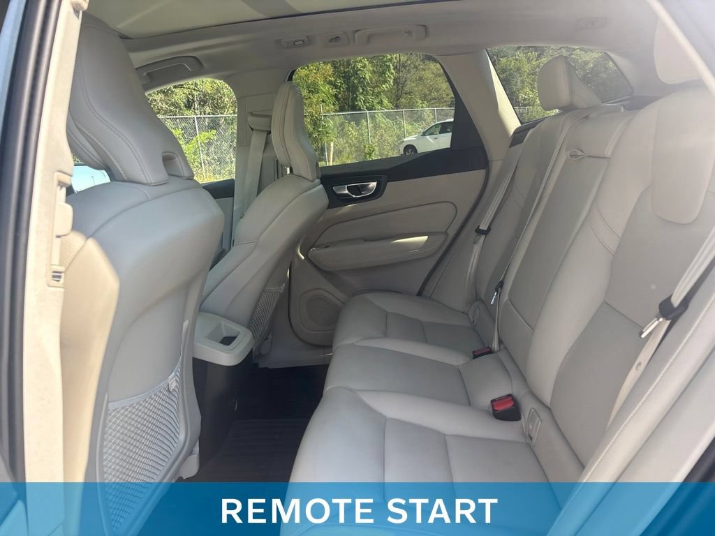 Used 2022 Volvo XC60 B5 Momentum w/ Protection Package Premier FWD image 6