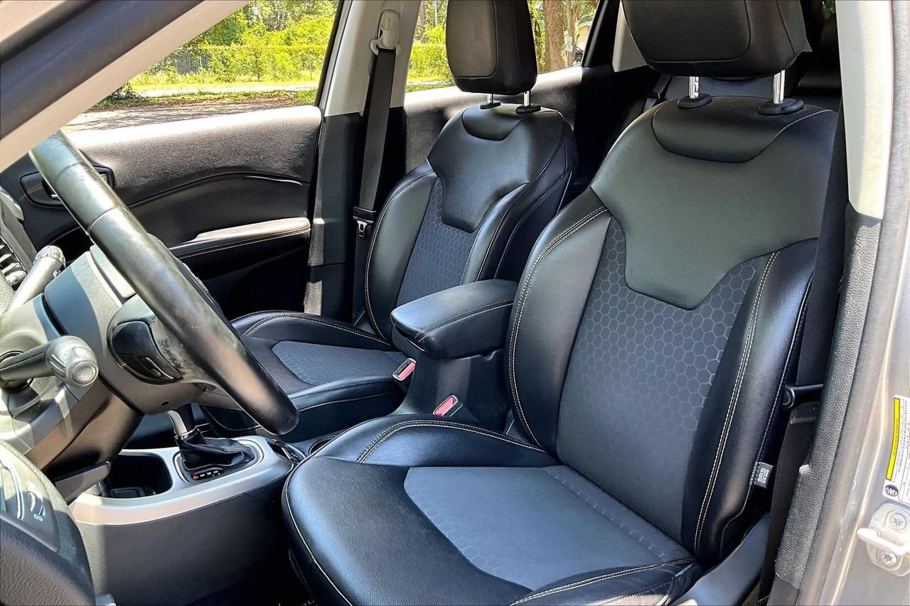 Used 2019 Jeep Compass Latitude w/ Popular Equipment Group FWD image 17