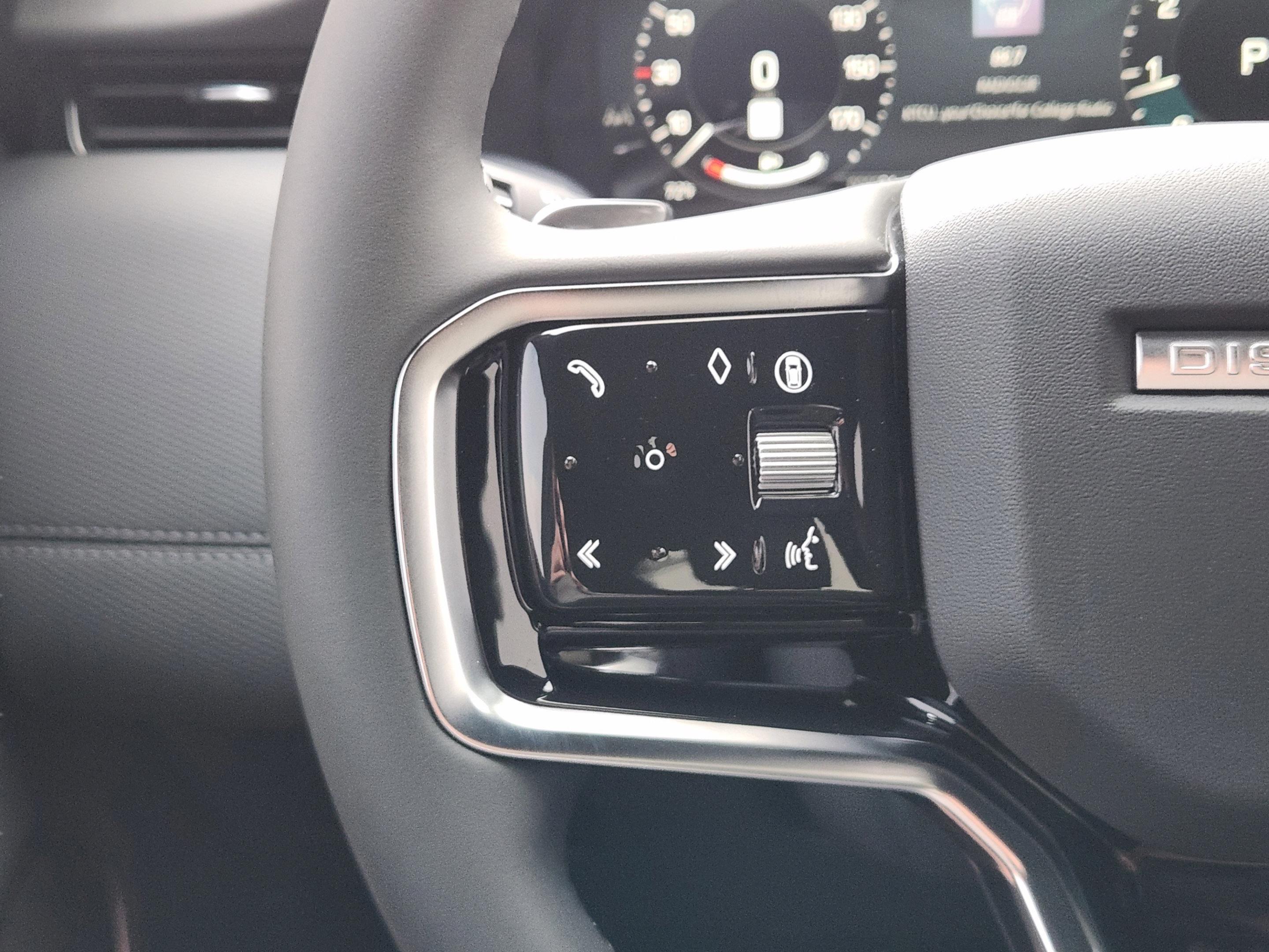 New 2025 Land Rover Discovery Sport Dynamic SE AWD/4WD image 22