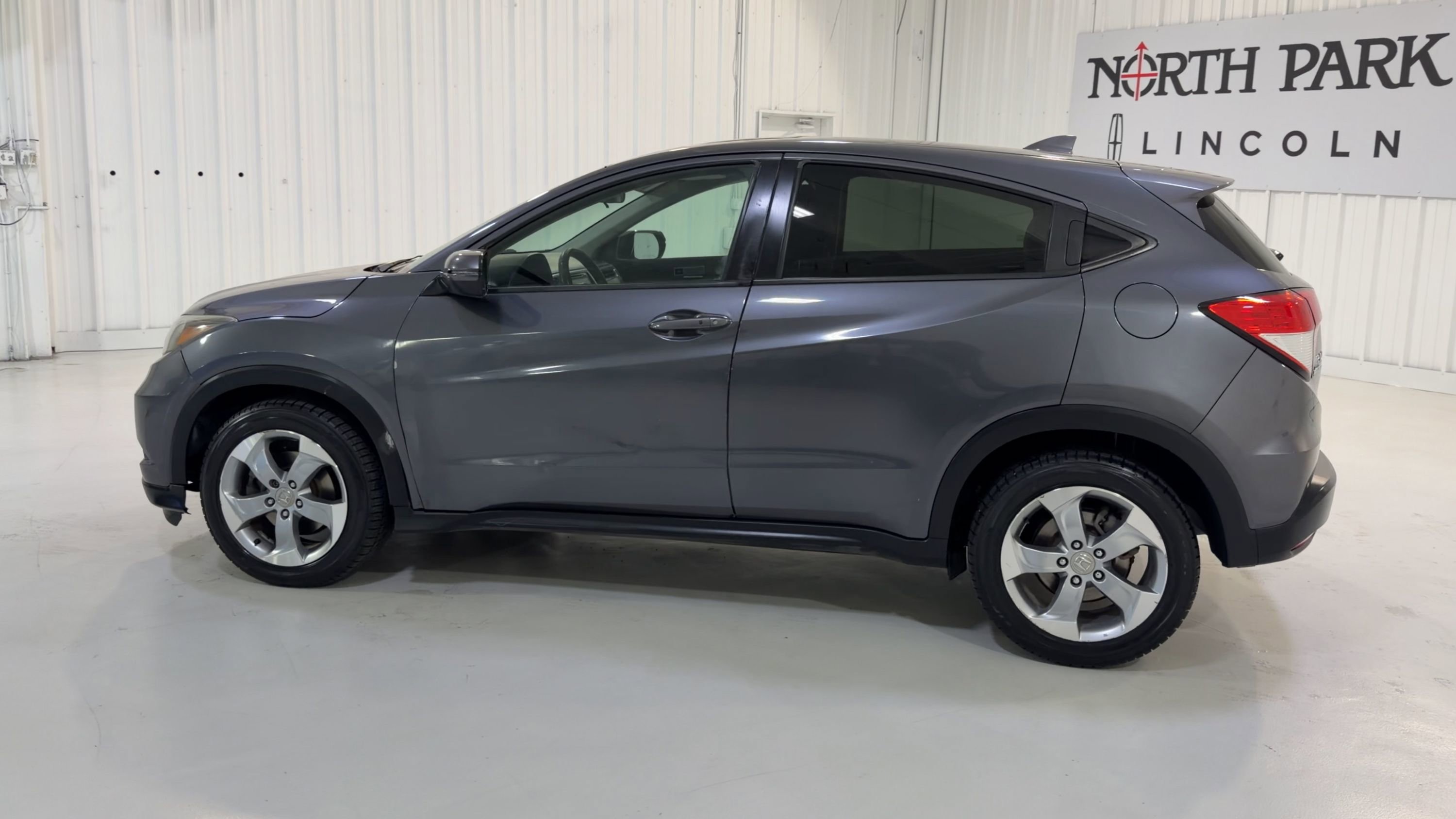 Used 2017 Honda HR-V EX image 7