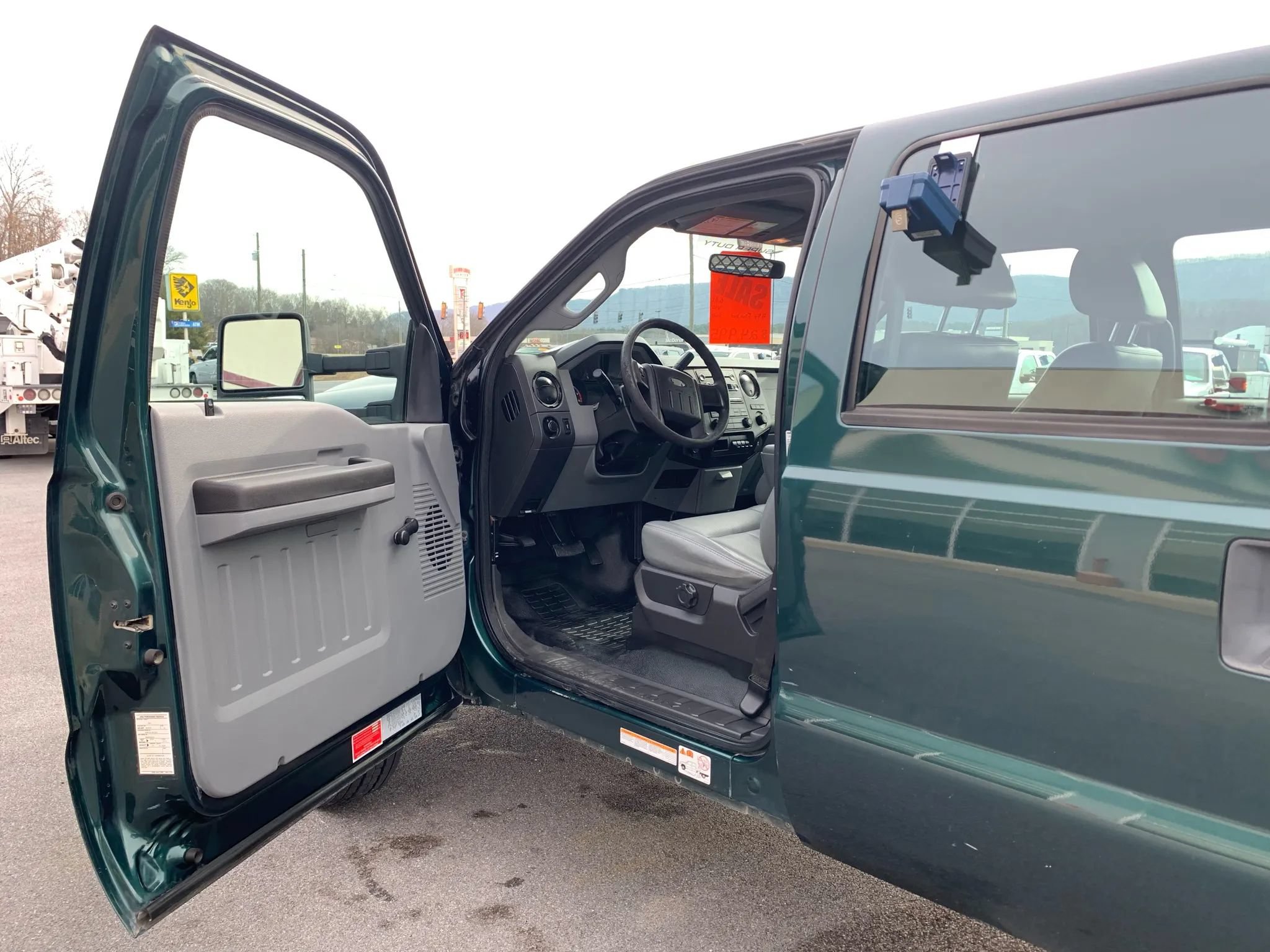 Used 2011 Ford F550 2WD Crew Cab Super Duty w/ Trailer Tow Pkg image 7