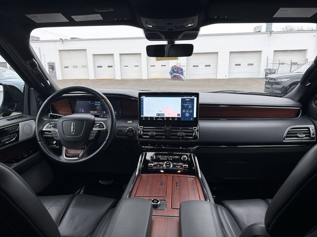 Certified 2024 Lincoln Navigator Reserve image 18