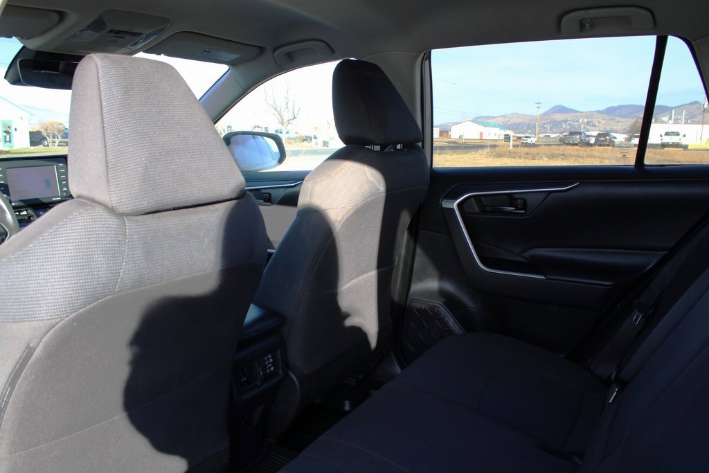 Used 2022 Toyota RAV4 LE image 16