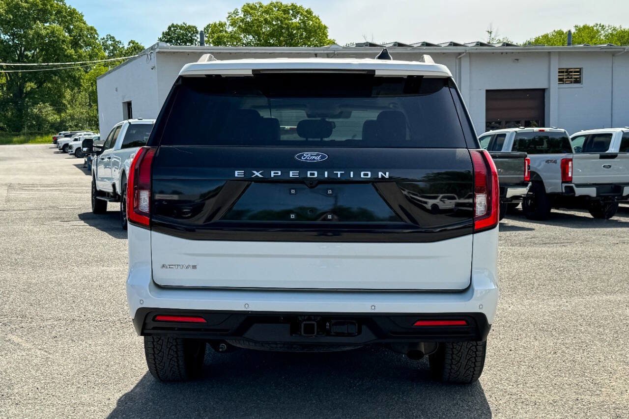 Used 2025 Ford Expedition Active AWD/4WD image 4