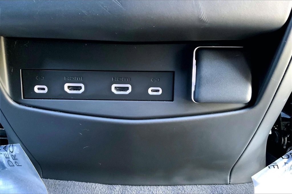 Certified 2024 Cadillac Escalade ESV V w/ LPO, ONYX Package image 37