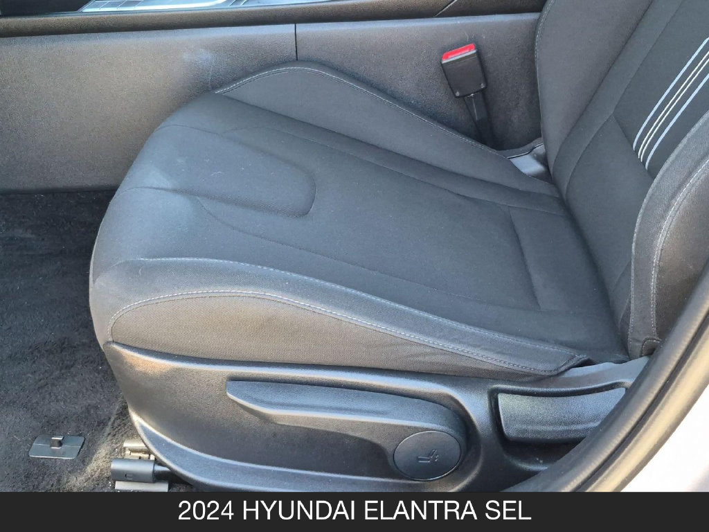 Used 2024 Hyundai Elantra SEL FWD image 15