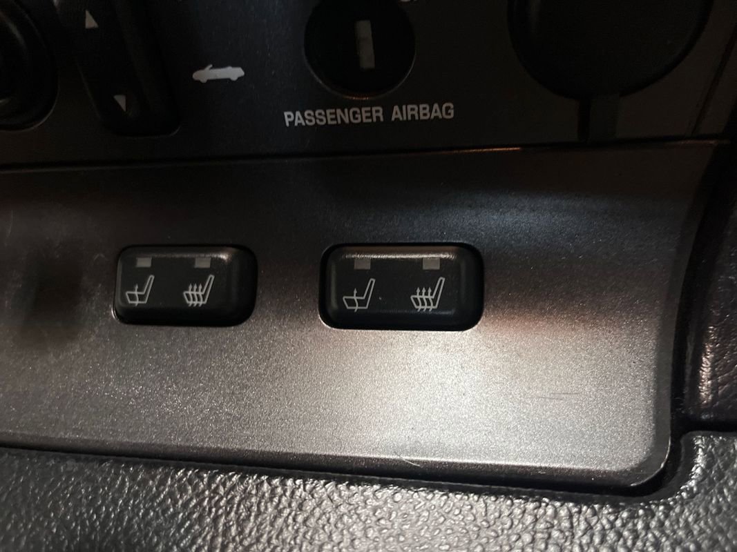 Used 2003 Ford Thunderbird image 90